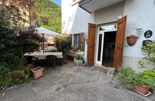 Granaglione House | Holiday Home "Casa Fiore" with Mountain View, Private Garden & Wi-Fi