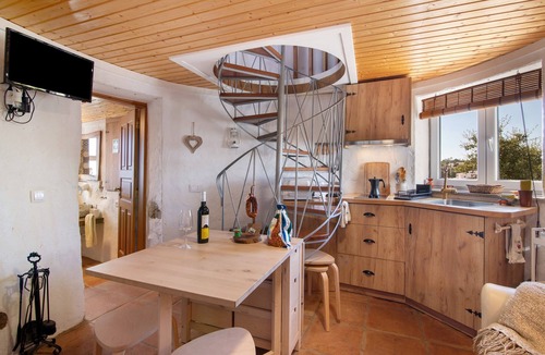 Cortelha House | Holiday Home 'Casa Moinho Da Eira' with Mountain View, Wi-Fi and Air Conditioning