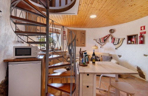 Cortelha House | Holiday Home 'Casa Moinho Da Eira' with Mountain View, Wi-Fi and Air Conditioning