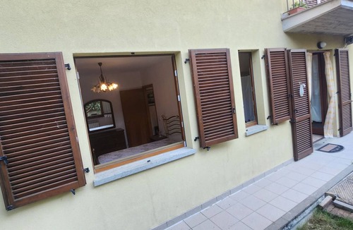 Porrena House | Holiday Home 'Casa Regina' with Mountain View, Private Garden and Wi-Fi
