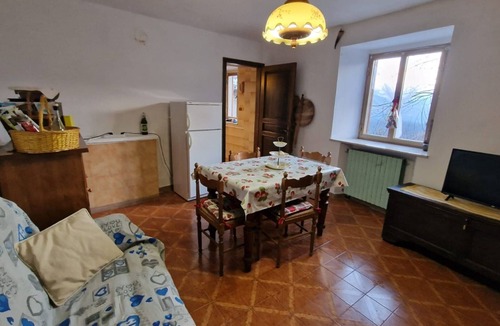 Riolunato House | Holiday Home "Casetta Immersa nella Natura" with Mountain View & Private Garden