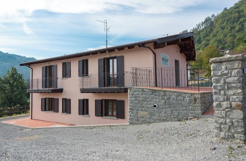 Firenzuola House | Holiday Home "Chalet La Greta - Casa Vista Campi" with Shared Garden