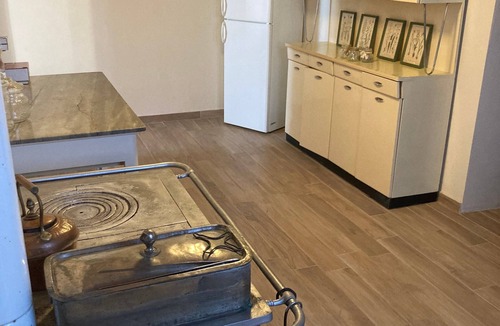 Gonzaga House | Holiday Home 'Corte Croce' with Private Garden, Wi-Fi and Air Conditioning