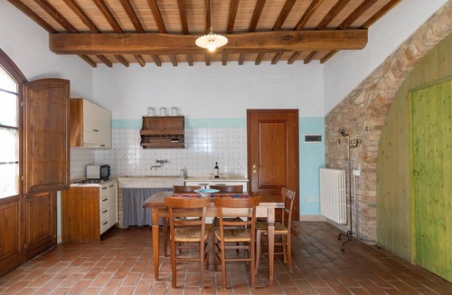 Toiano House | Holiday Home 'Cottege' with Shared Pool, Private Terrace and Wi-Fi