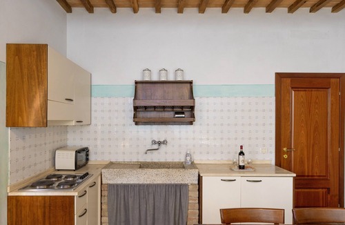 Toiano House | Holiday Home 'Cottege' with Shared Pool, Private Terrace and Wi-Fi