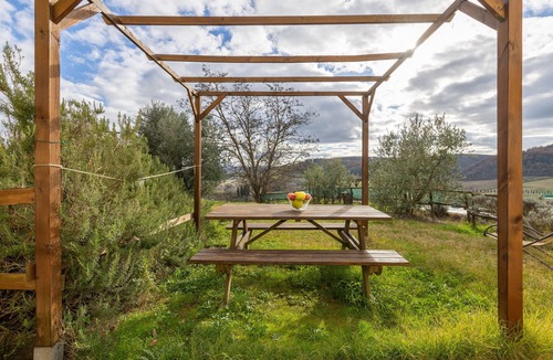 Toiano House | Holiday Home 'Cottege' with Shared Pool, Private Terrace and Wi-Fi