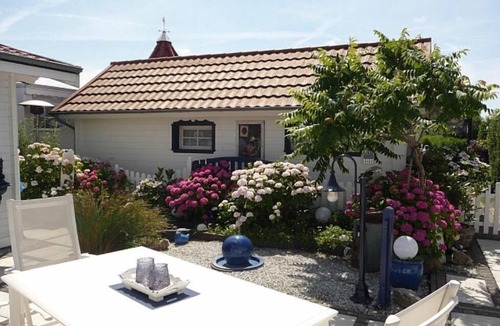 Onderdijk House | Holiday home De Graaf with a sunny terrace