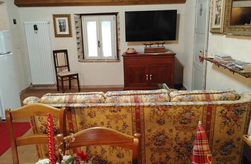 Saludecio House | Holiday Home 'Domus Giò Giò' with Sea View, Wi-Fi, and Air Conditioning