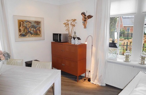 Hoogwoud House | Holiday Home "Engel van de Molen" for Couples with Terrace, Garden & Wi-Fi
