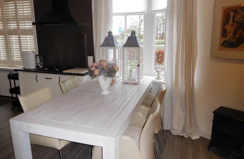 Hoogwoud House | Holiday Home "Engel van de Molen" for Couples with Terrace, Garden & Wi-Fi