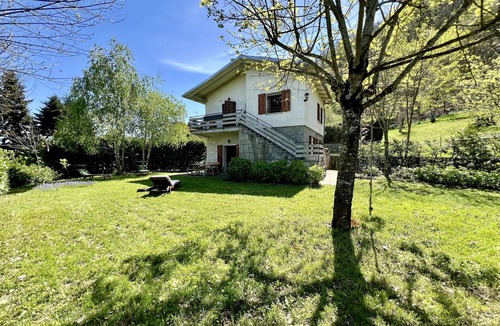Grizzana Morandi House | Holiday Home 'Grizzana Paradise' with Mountain View, Private Garden and Wi-Fi
