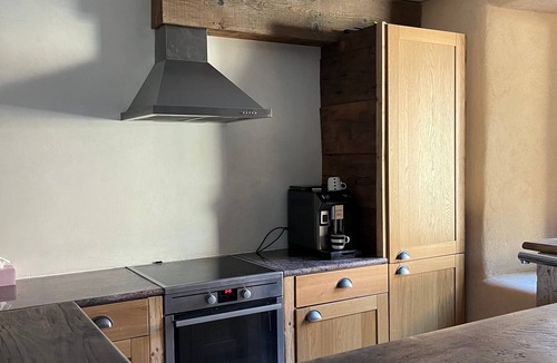 Val-de-Chaise House | Holiday Home 'Gite Les 4 Saisons' with Mountain View, Private Terrace and Wi-Fi