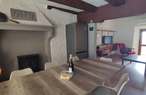 Loiano House | Holiday Home 'Gnazzano Home 1' with Mountain View, Wi-Fi and Air Conditioning