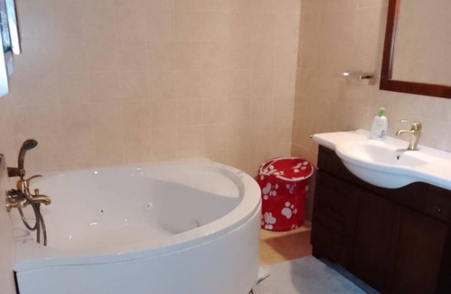 Loiano House | Holiday Home 'Gnazzano Home' with Mountain View, Wi-Fi and Air Conditioning