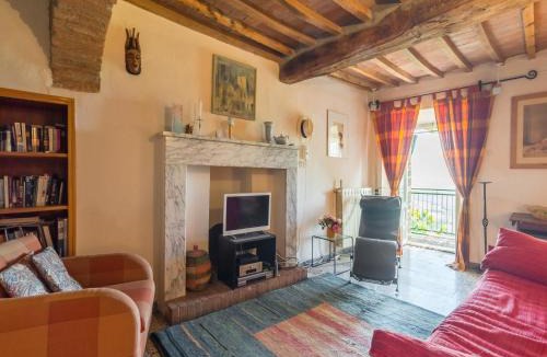 Montecastelli House | Holiday Home in Montecastelli with River Views