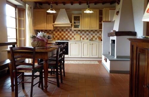 Montecarelli House | Holiday Home in Montecarelli with Pool