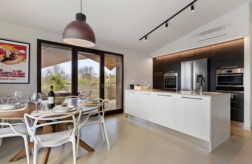 Reggello House | Holiday Home 'Isola Degli Angeli' with Mountain View, Wi-Fi and Air Conditioning