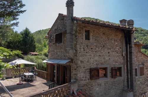 Gattaia House | Holiday Home 'La Torre Della Cupolina' with Terrace, Shared Garden & Wi-Fi