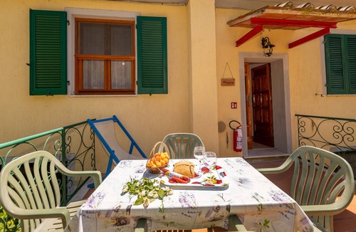 Fauglia House | Holiday Home 'Poggio1' with Shared Pool, Shared Garden and Wi-Fi