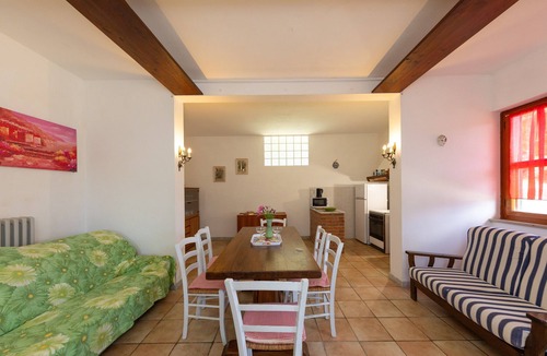 Fauglia House | Holiday Home 'Poggio2' with Shared Pool, Private Garden and Wi-Fi