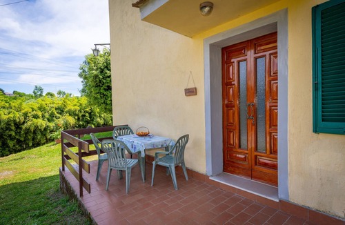 Fauglia House | Holiday Home 'Poggio2' with Shared Pool, Private Garden and Wi-Fi