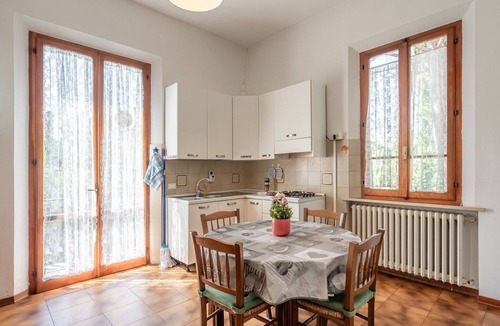Fucecchio House | Holiday Home 'Ruben' with Shared Pool, Private Terrace and Wi-Fi