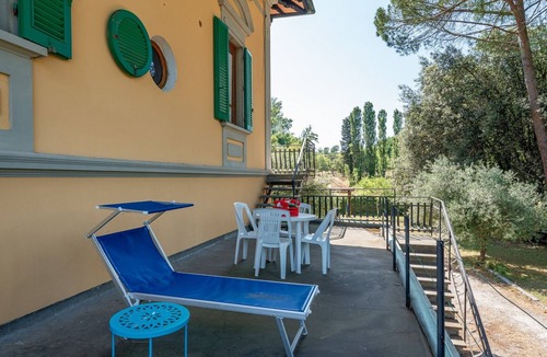 Fucecchio House | Holiday Home 'Ruben' with Shared Pool, Private Terrace and Wi-Fi