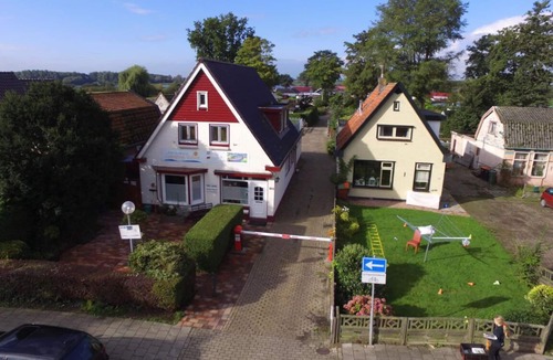 Onderdijk House | Holiday house Balu am Wasser- anglers are welcome!