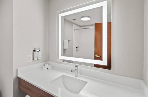 Mount Airy Hotel | Holiday Inn Express Hotel & Suites Mount Airy by IHG