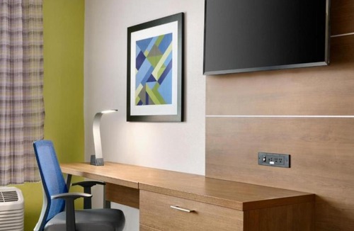 Salisbury Hotel | Holiday Inn Express & Suites Salisbury by IHG