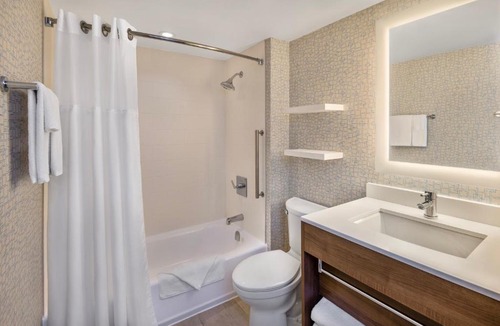 St. Lawrence Hotel | Holiday Inn Express Toronto Downtown by IHG