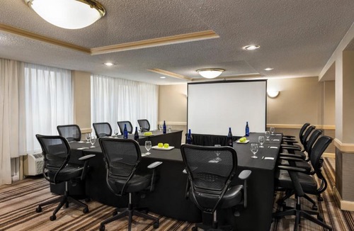 Gaithersburg Hotel | Holiday Inn Gaithersburg by IHG