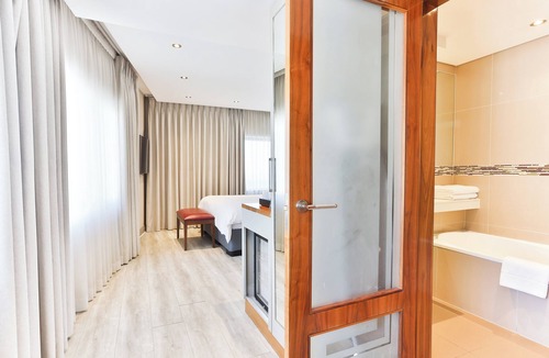 Greater Johannesburg Metropolitan Area Hotel | Holiday Inn Johannesburg - Rosebank by IHG