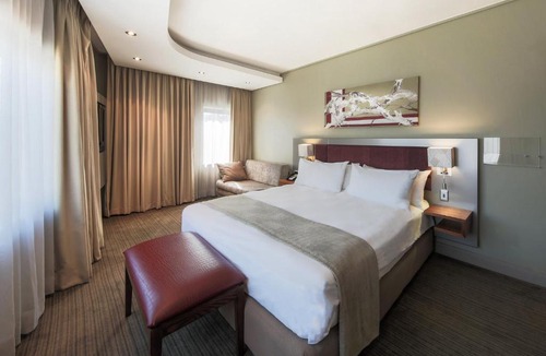 Greater Johannesburg Metropolitan Area Hotel | Holiday Inn Johannesburg-Rosebank by IHG