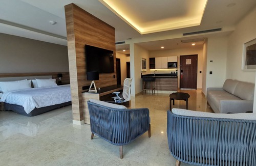 Puerto Vallarta Hotel | Holiday Inn & Suites Puerto Vallarta Marina & Golf by IHG