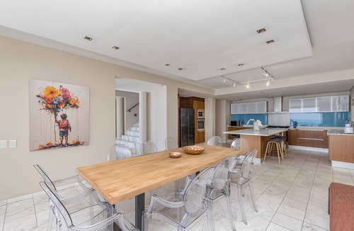Cape Town Villa | Holiday living in this incredible spacious 6 bedroom villa, boasting epic views