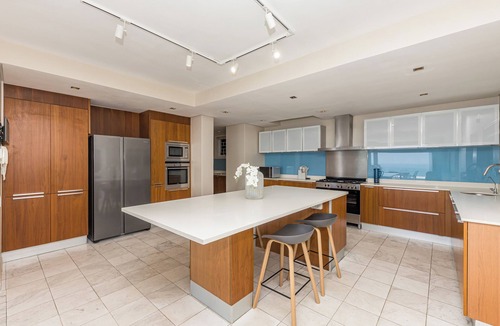 Cape Town Villa | Holiday living in this incredible spacious 6 bedroom villa, boasting epic views