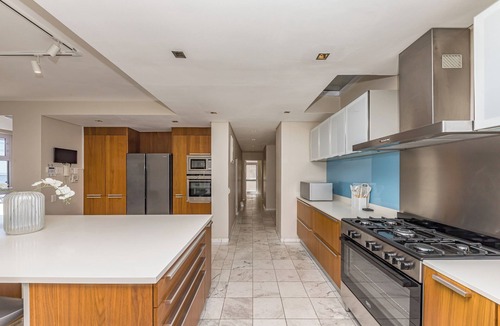Cape Town Villa | Holiday living in this incredible spacious 6 bedroom villa, boasting epic views