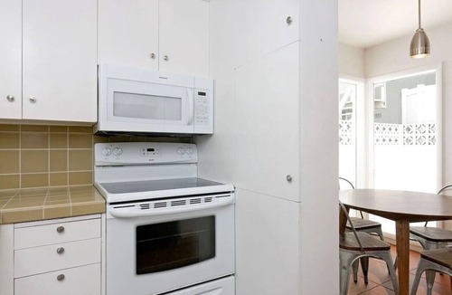 Hollywood Beach House | Hollywood Beachside Bungalow - Cute Mid-Century Style