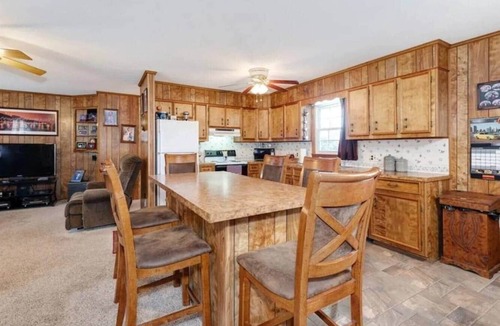 Arlington House | Home In Yadkin NC Pet Friendly w Kayaks⛱️🏝️🩱🌊👙☀️🐚