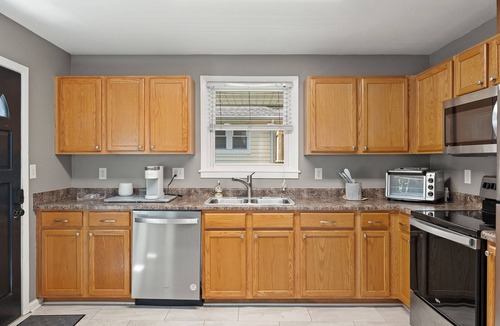 Winston - Salem House | Home near DTWS, UNCAS, WFU, Hospitals, food/bev!