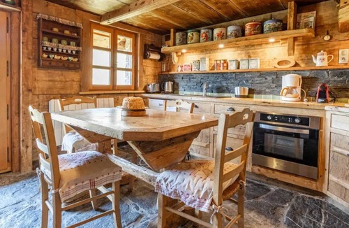 Saint-Nicolas-la-Chapelle Ski Chalet | Homerez - Chalet in Saint-Nicolas-la-Chapelle