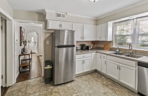 Homewood House | Homewood Haven 3BR Near Chicago & Metra Stration