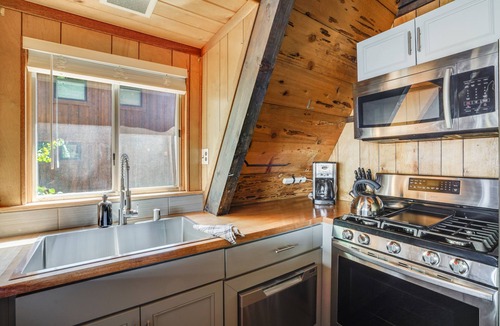 Talmont Cabin | Horizon by AvantStay | Stunning A-frame Cabin w/ Hot Tub, Billiards, Lake Views