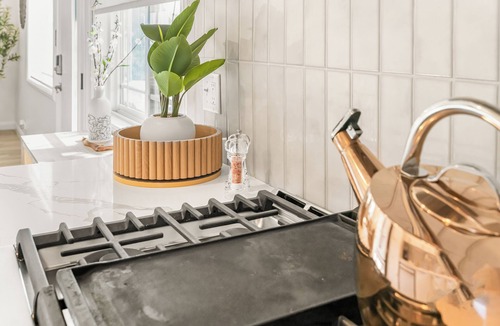Linda Vista House | Hot Tub + BBQ Island + Private Yard Near Mission Bay | Glidden Glow