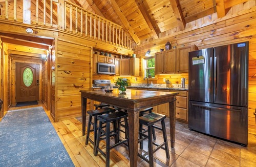 New Plymouth House | Hot Tub, Fire Pit, Large Decks & Blackstone Griddle