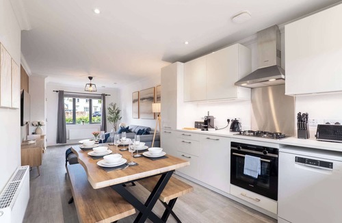 Danderhall House | Hot Tub - Parking - Edinburgh Shawfair-Nr Hospital