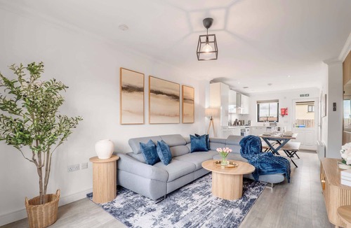 Danderhall House | Hot Tub - Parking - Edinburgh Shawfair-Nr Hospital
