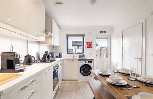 Danderhall House | Hot Tub - Parking - Edinburgh Shawfair-Nr Hospital
