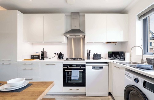 Danderhall House | Hot Tub - Parking - Edinburgh Shawfair-Nr Hospital
